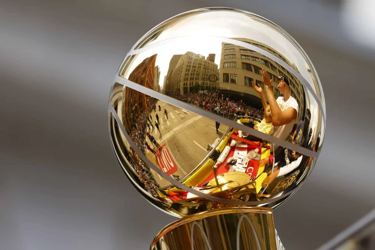 Analyst Names 6 Teams That Can Win NBA Title Next Season