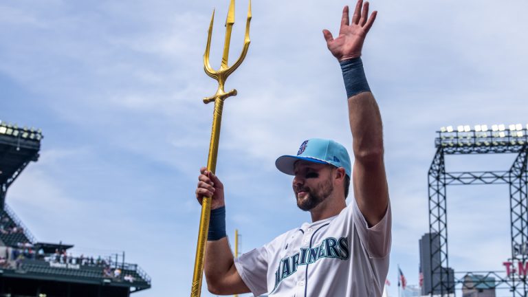Cal Raleigh continues historic season with two more home runs