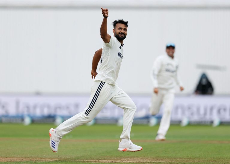 Akash Deep bags maiden five-fer as Jamie Smith holes out to deep square leg after valiant 88 in ENG vs IND 2025 2nd Test [Watch]