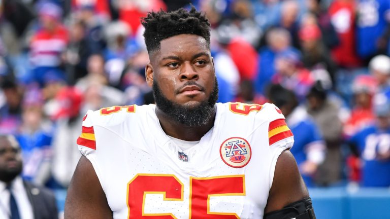 Chiefs agree to record-breaking four-year extension with standout OL