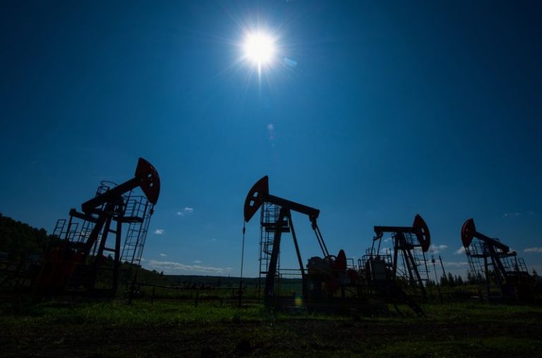 Crude finishes with 1% gain on supply concerns and US crude draws