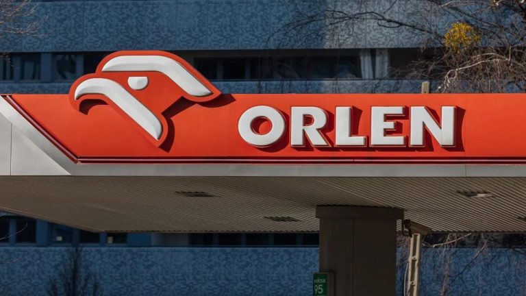 Polish refiner Orlen completes transition from Russian oil