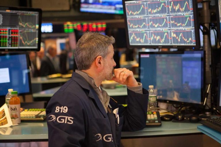 S&P Futures Gain With Focus on U.S. JOLTs Report and Corporate Earnings, FOMC Meeting on Tap