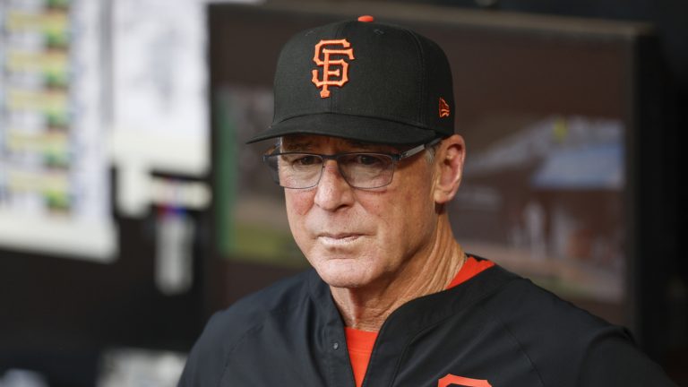 Giants exercise 2026 option on manager Bob Melvin