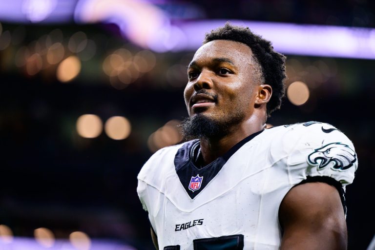 Nakobe Dean Shows Off Insane Strength In Workout Video