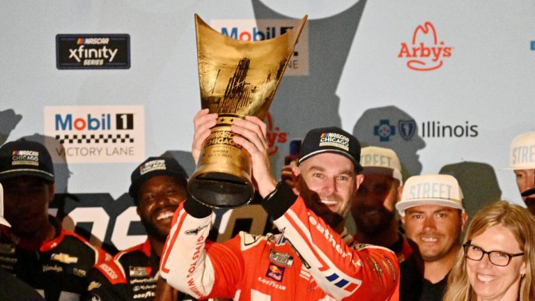 Shane van Gisbergen wins Grant Park 165