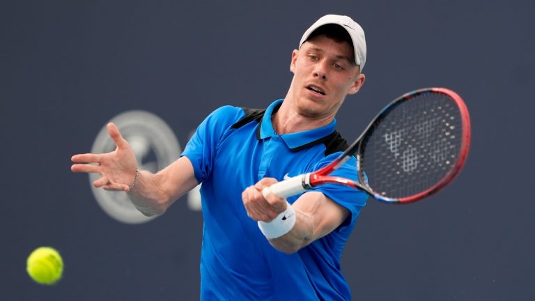 Denis Shapovalov crushes Nanda in tourney opener in Mexico