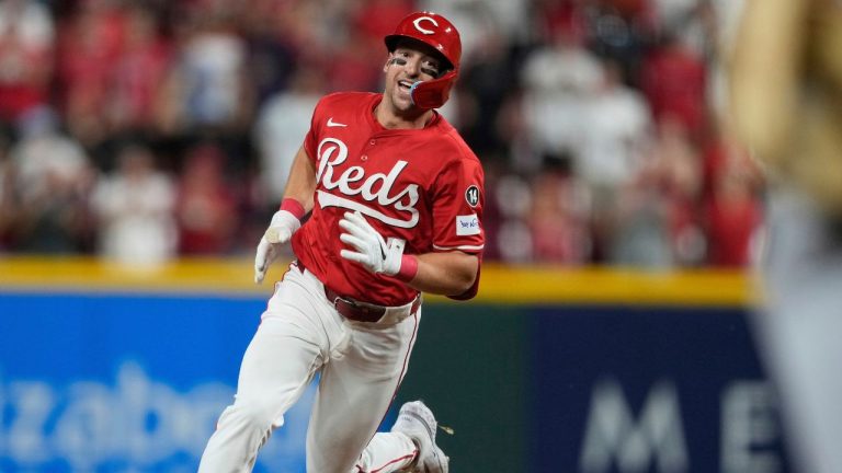 MLB Roundup: Steer’s two-run triple helps Reds beat Dodgers
