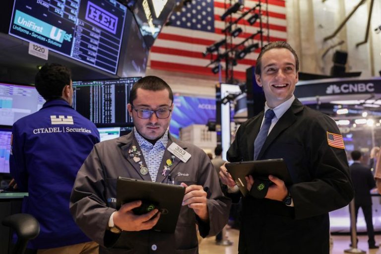 AI gains and strong earnings support Wall Street as tariff woes linger