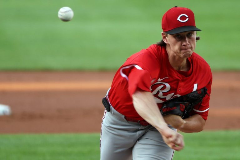 Brady Singer, Reds look to respond to chaotic loss vs. Braves