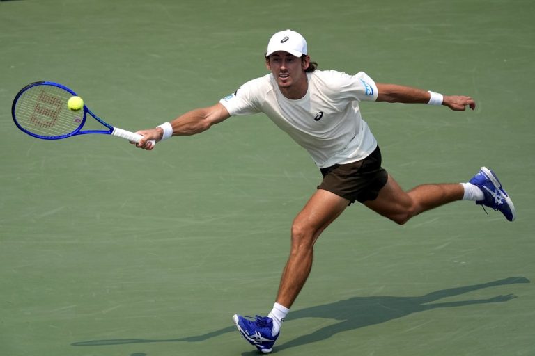 Alex de Minaur tops Frances Tiafoe in 4th round at Toronto