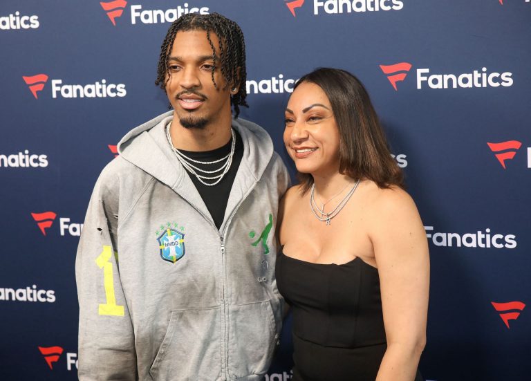 “She needs a hobby” – NFL Insider rips Jayden Daniels’ mom, Regina, as she interrupts Commanders QB’s interview to take spotlight
