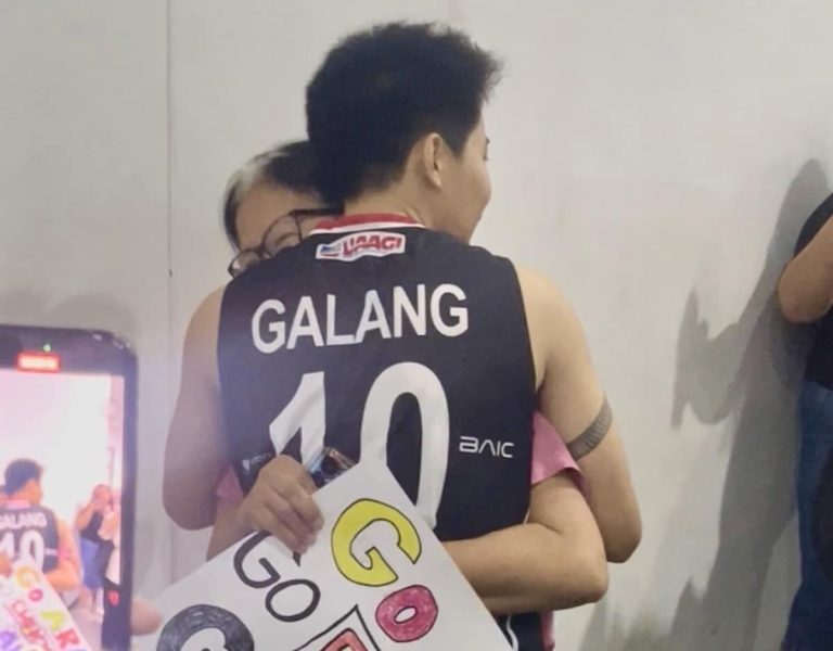 Ara Galang delights elderly fan with memorable moment