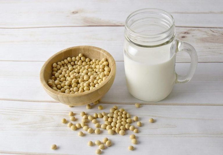 Soybeans Trading Mostly Lower on Monday Morning