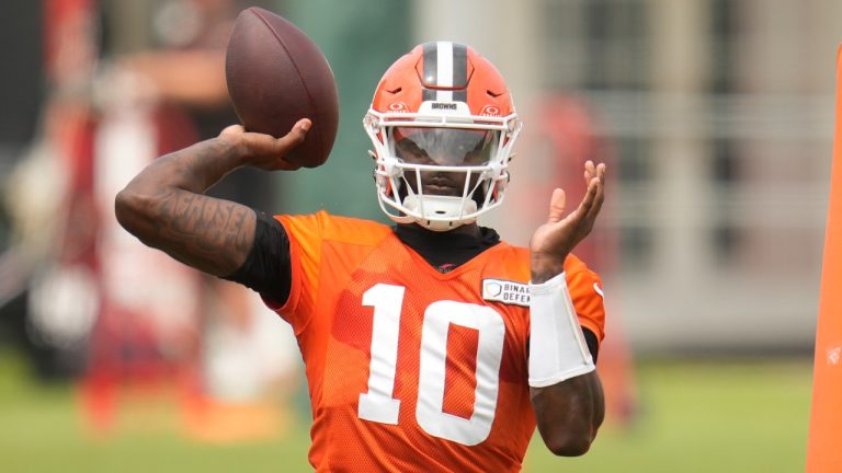 AP Source: Browns add sixth quarterback with Taylor Huntley