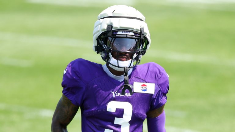 Vikings star gets suspended by NFL