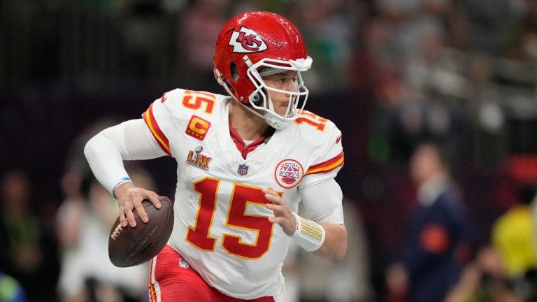 Mahomes, Chiefs starters to play in preseason opener against Cardinals